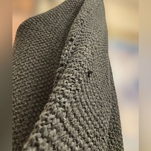 Universal Thread Black Woven Oversized Hi/Low V-Neck Sweater (Size: Med) - Picture 8 of 10